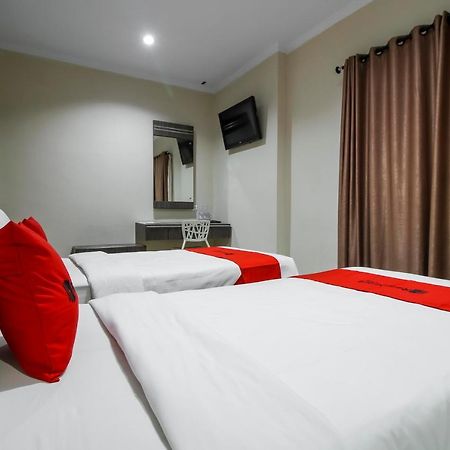Reddoorz Plus Syariah @ Jalan Sriwijaya מדאן מראה חיצוני תמונה