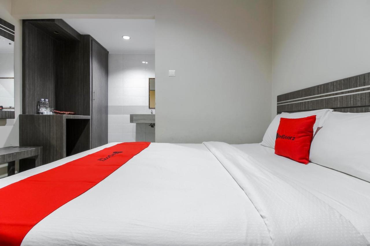 Reddoorz Plus Syariah @ Jalan Sriwijaya מדאן מראה חיצוני תמונה