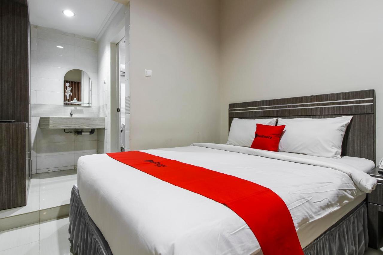 Reddoorz Plus Syariah @ Jalan Sriwijaya מדאן מראה חיצוני תמונה