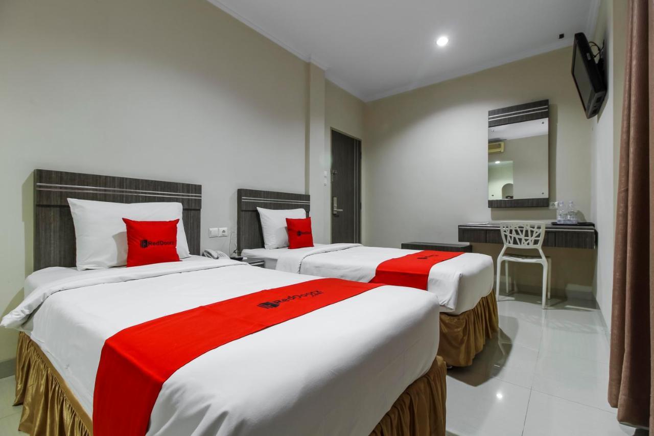 Reddoorz Plus Syariah @ Jalan Sriwijaya מדאן מראה חיצוני תמונה